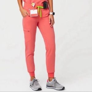 FIGS Petite Zamora Jogger, Hot coral, size small